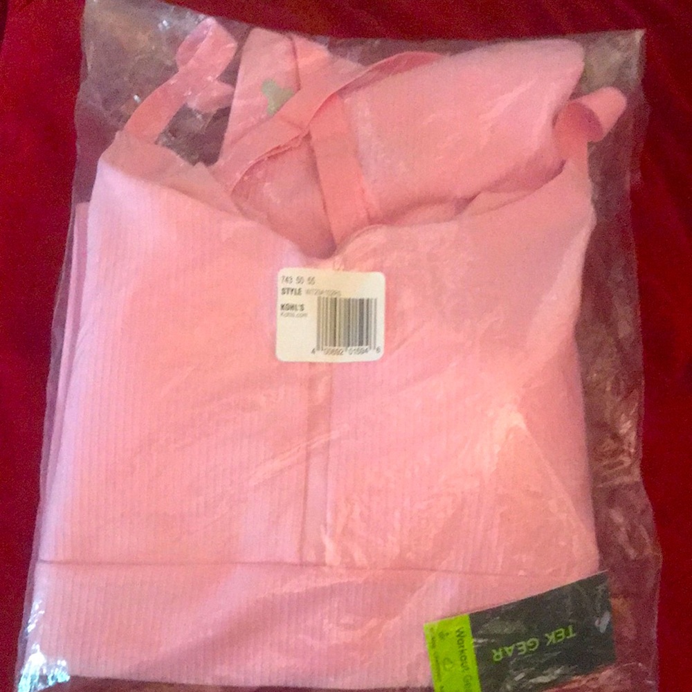 NWT Tek Gear Tank With Built In Bra